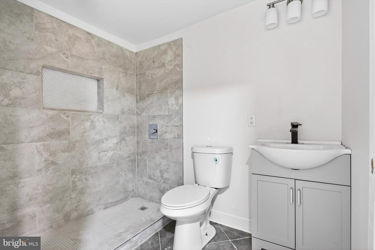 5965 Chester Avenue photo 31