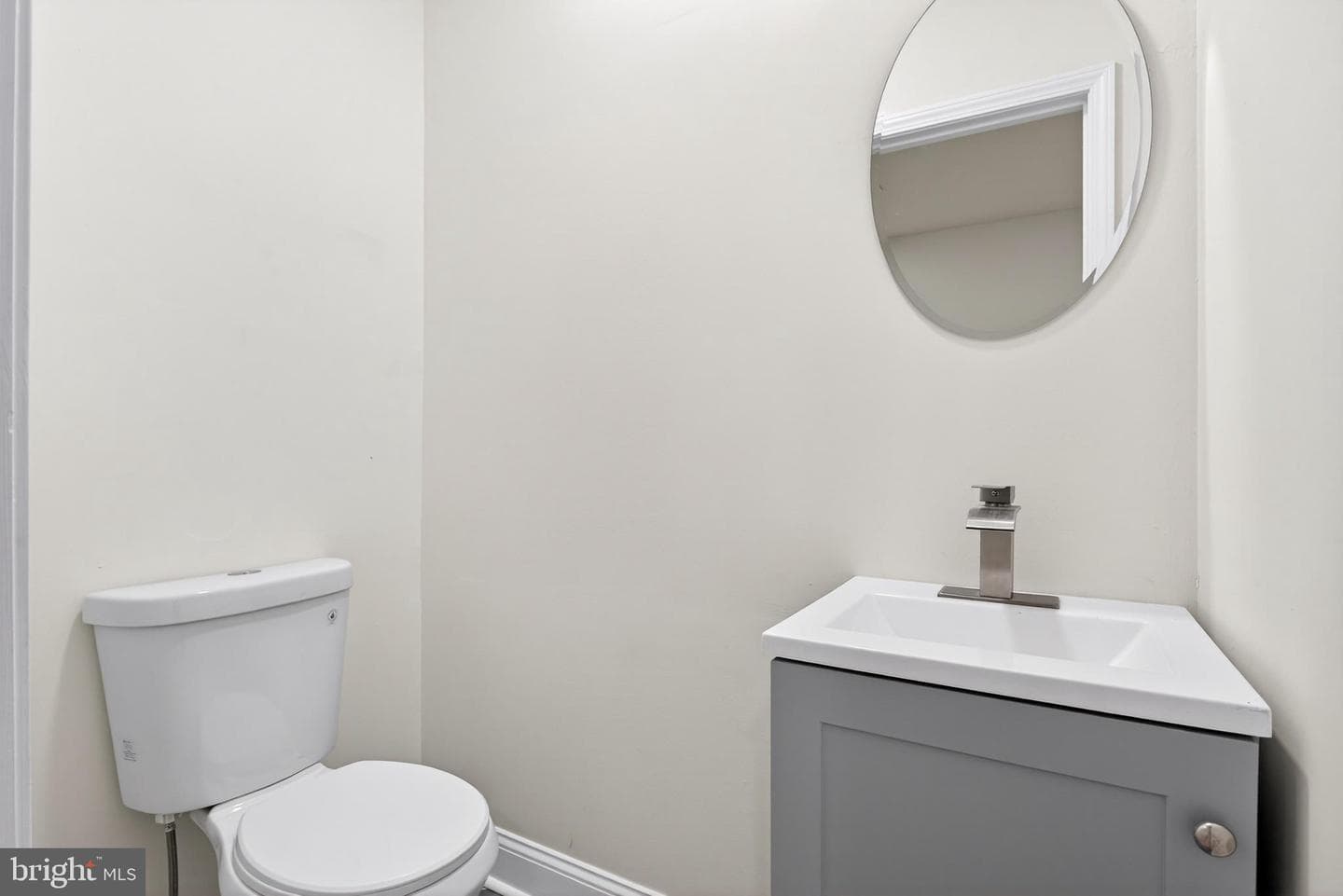 5965 Chester Avenue photo 33