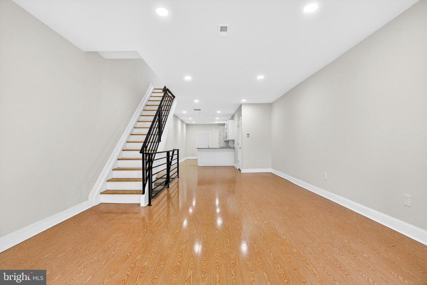 5965 Chester Avenue photo 4