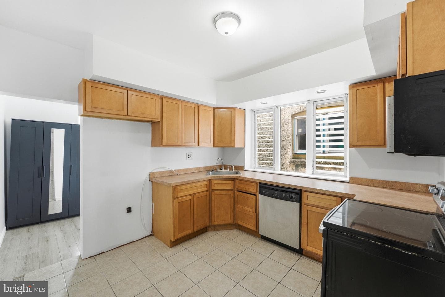 5318 Arlington Street photo 10