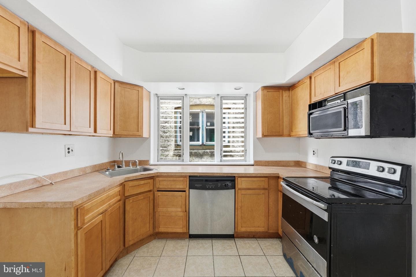 5318 Arlington Street photo 11
