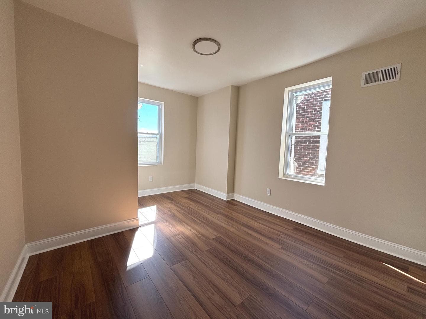 5650 Whitby photo 14