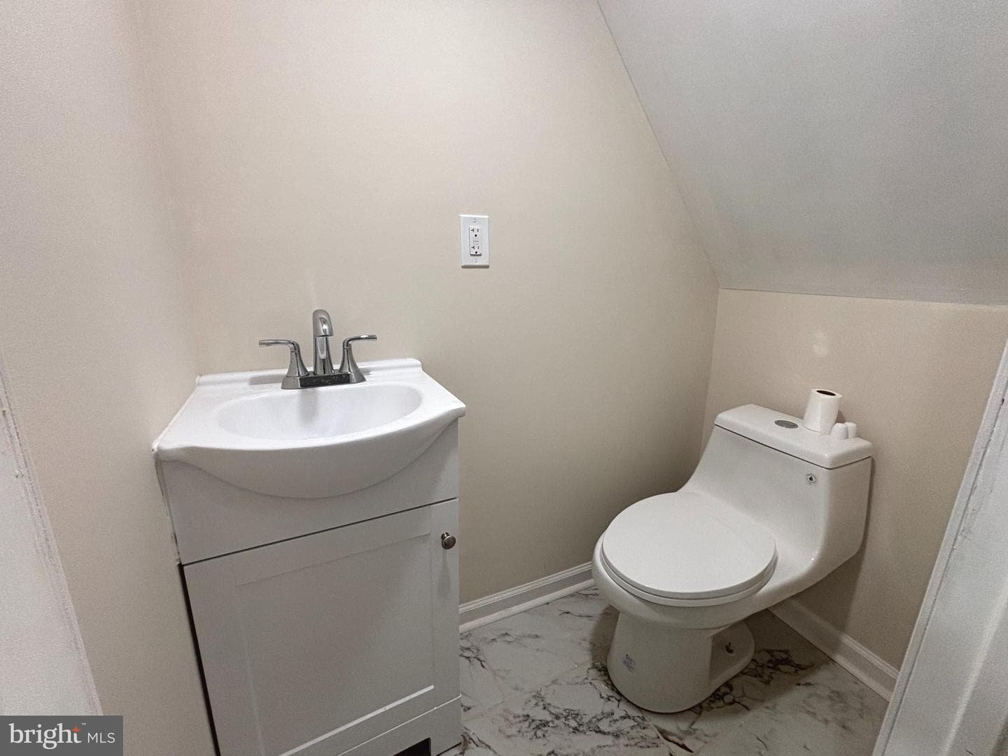 5650 Whitby photo 23