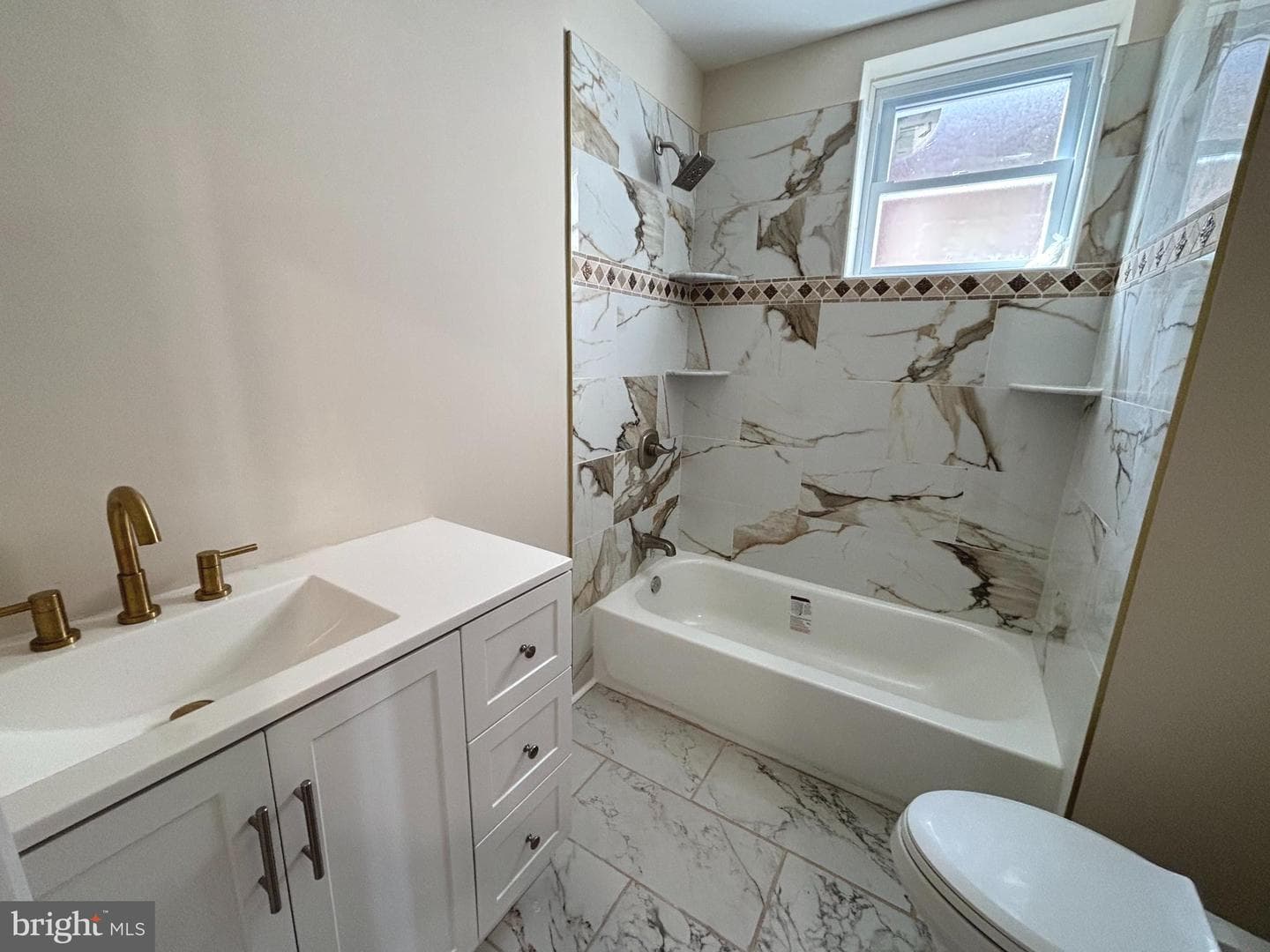 5650 Whitby photo 9