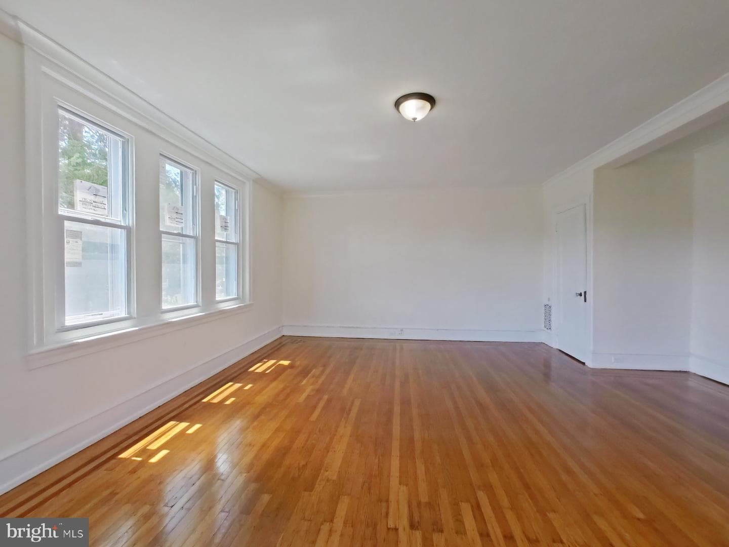 4845 Pulaski Avenue photo 32
