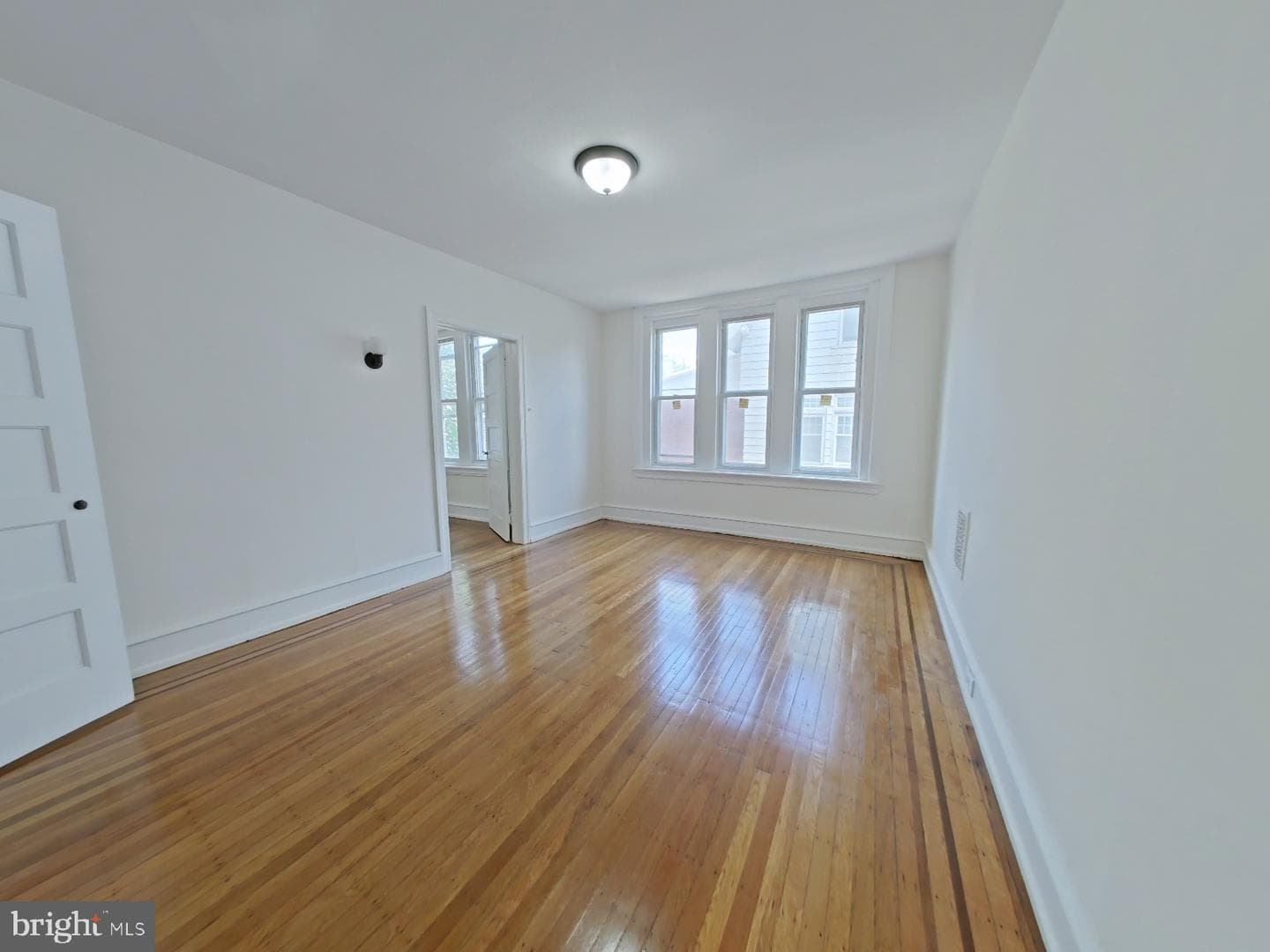 4845 Pulaski Avenue photo 33