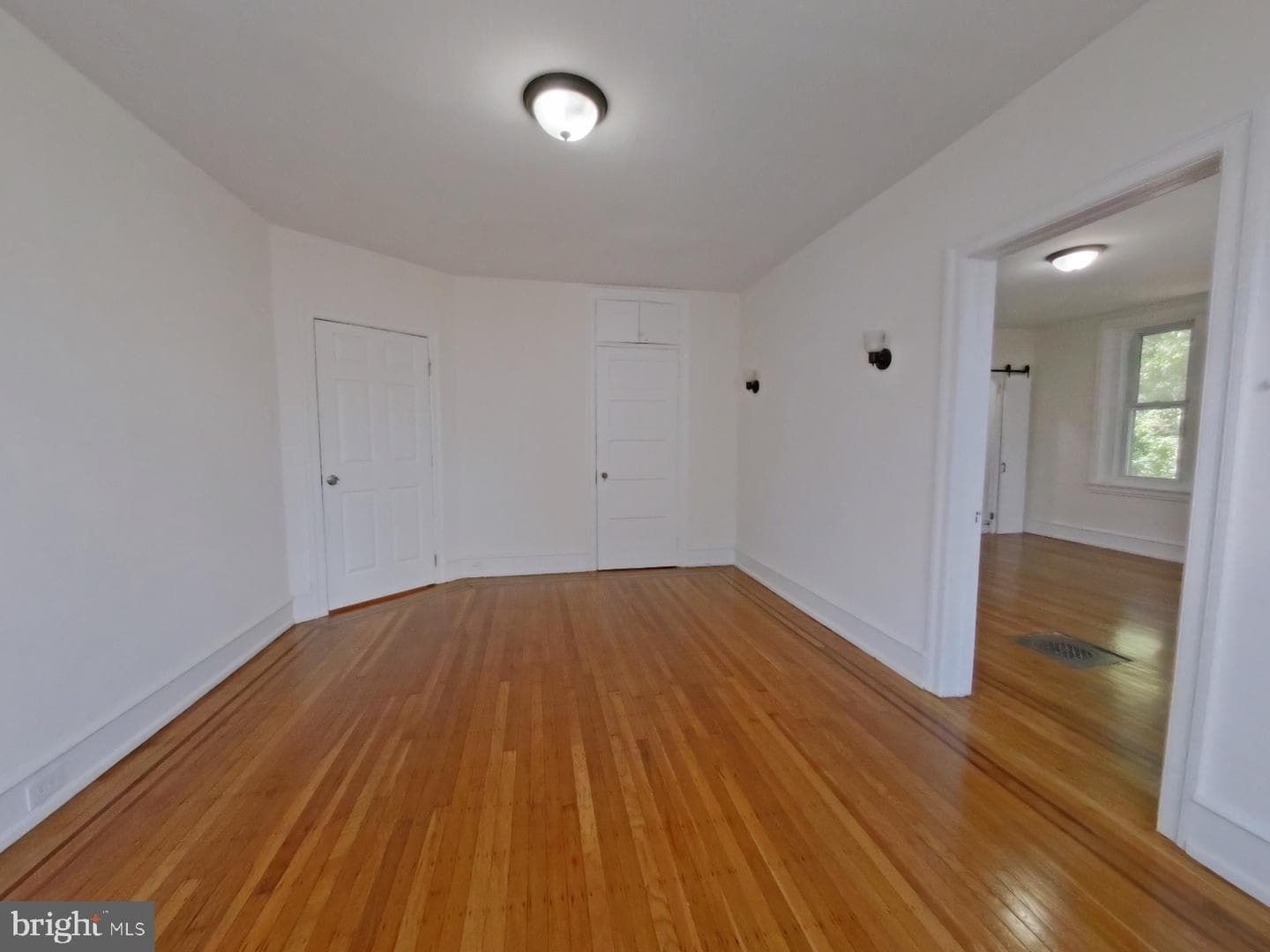 4845 Pulaski Avenue photo 34