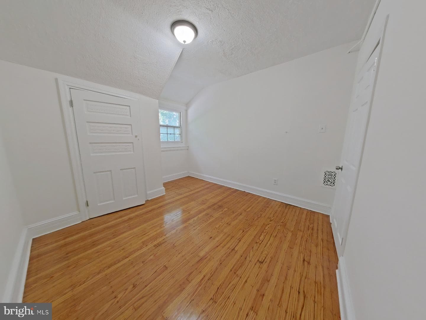 4845 Pulaski Avenue photo 40