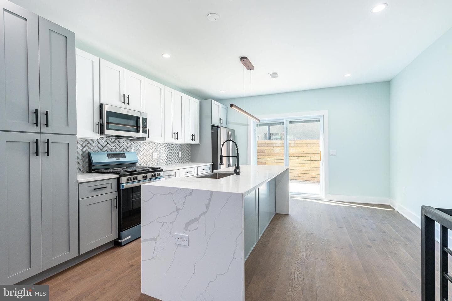 2202 E Huntingdon Street photo 9
