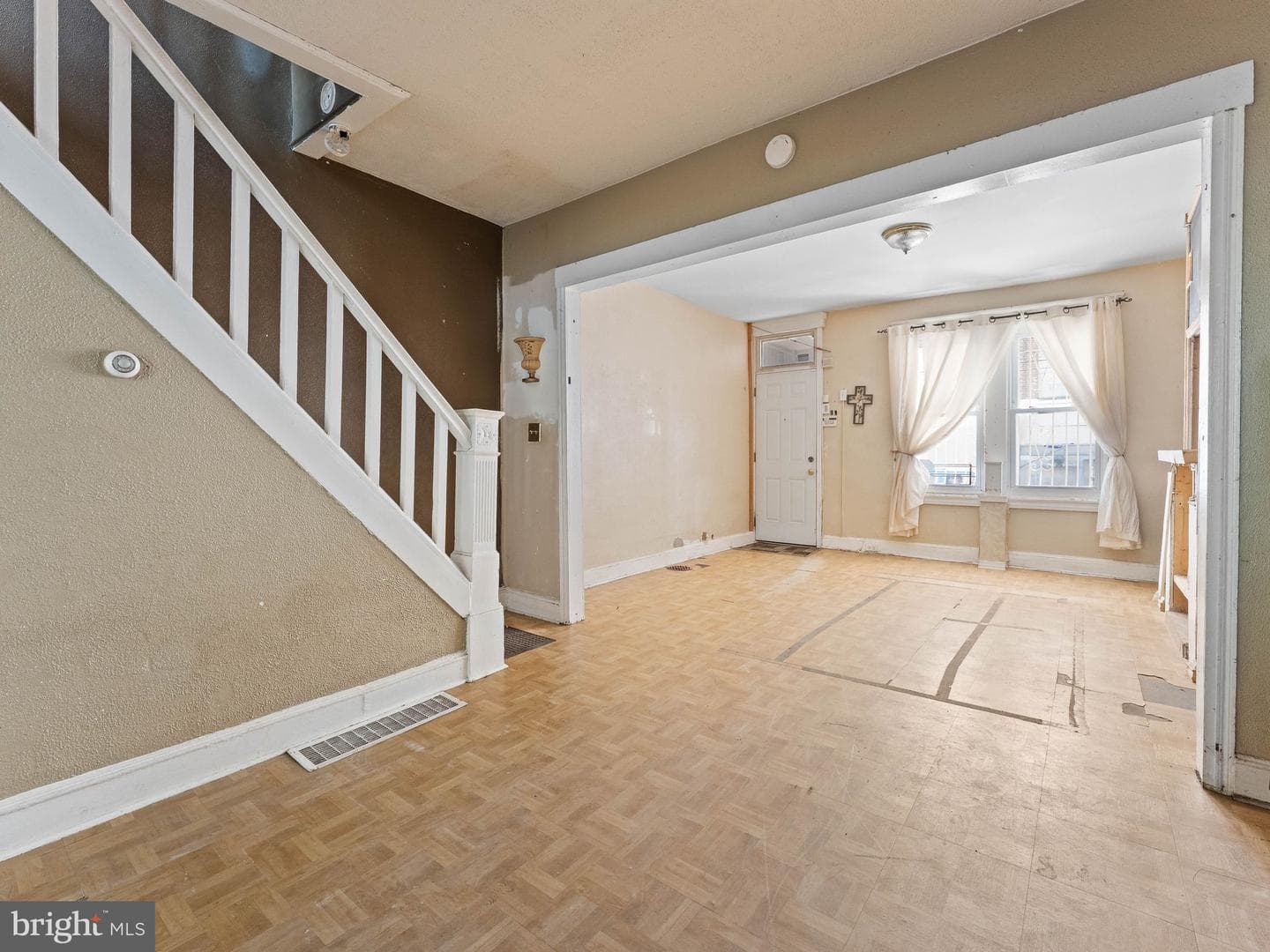 1851 E Ontario Street photo 10