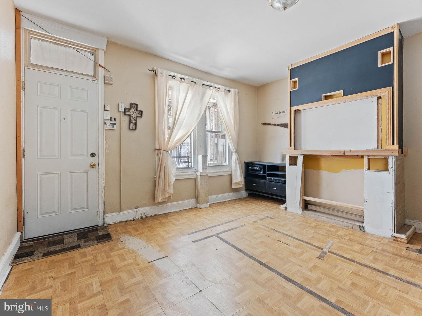 1851 E Ontario Street photo 7