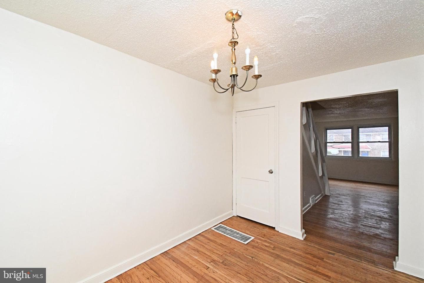1107 E Sharpnack Street photo 14