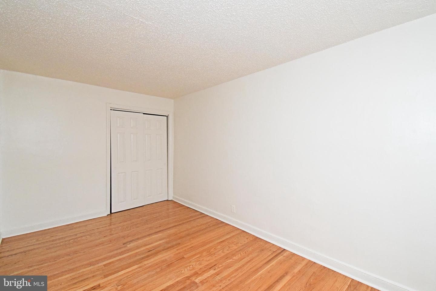 1107 E Sharpnack Street photo 30