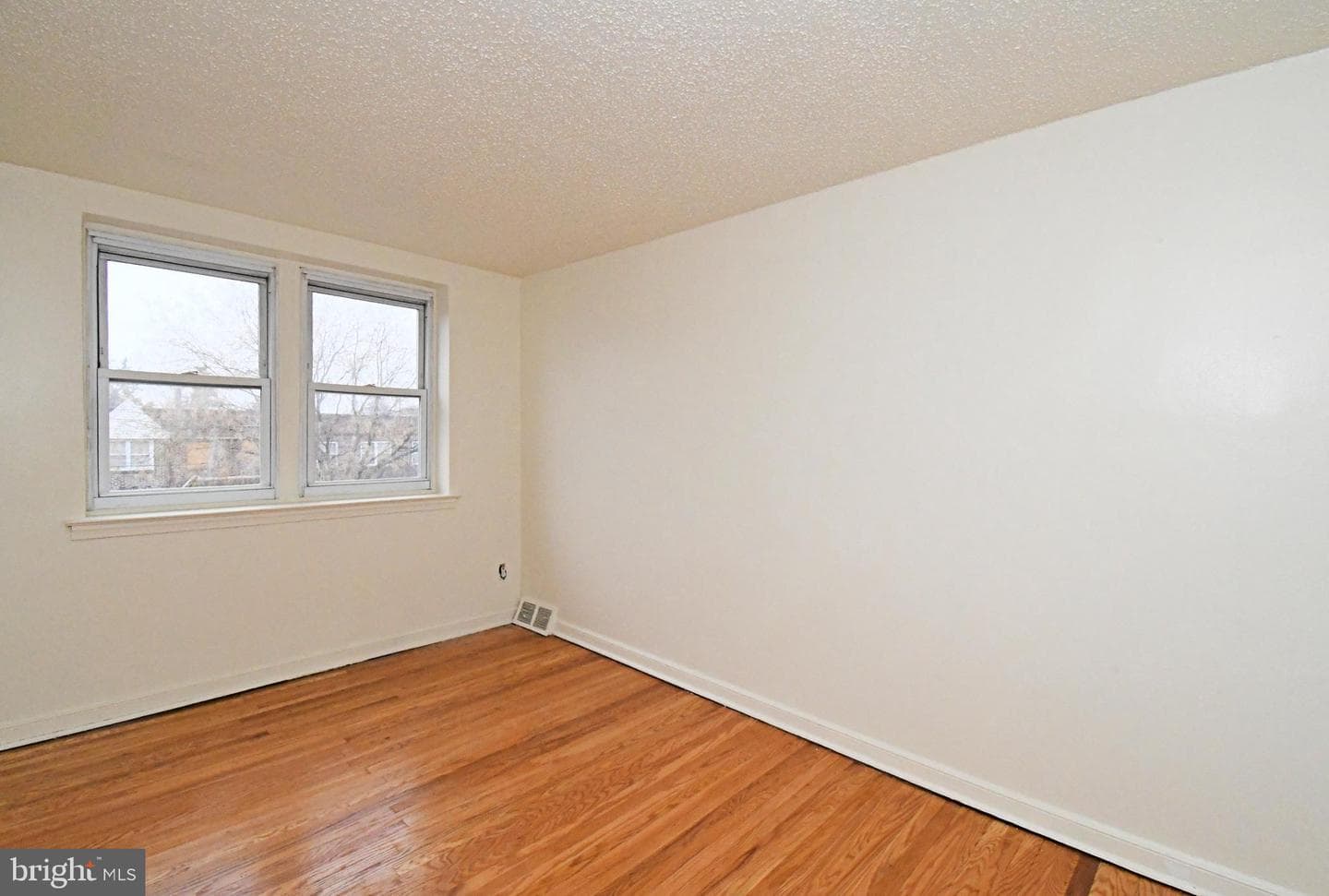 1107 E Sharpnack Street photo 35