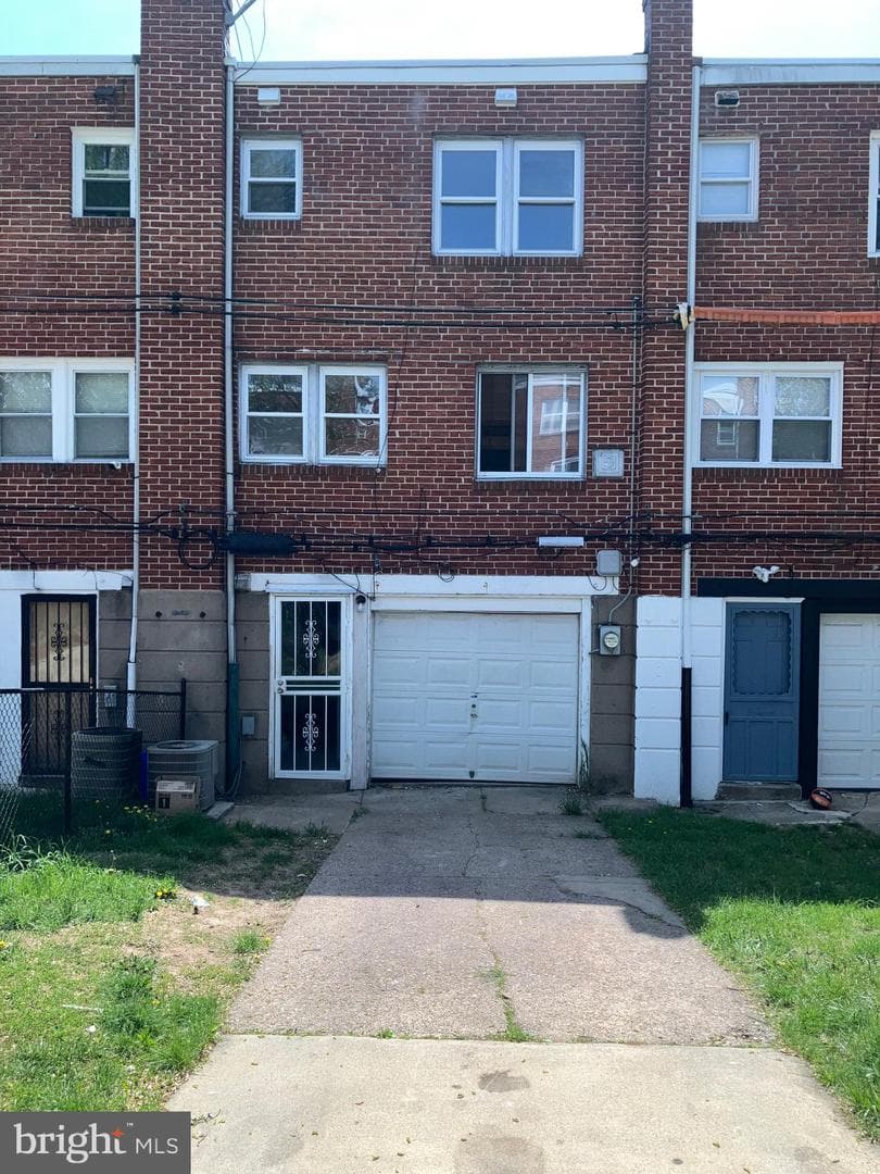 1107 E Sharpnack Street photo 41