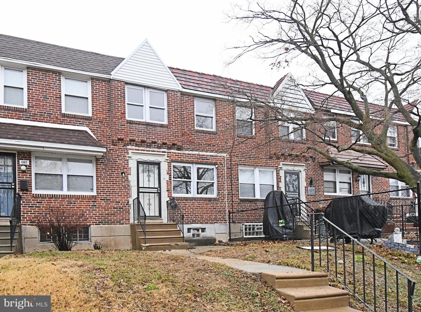 1107 E Sharpnack Street photo 5