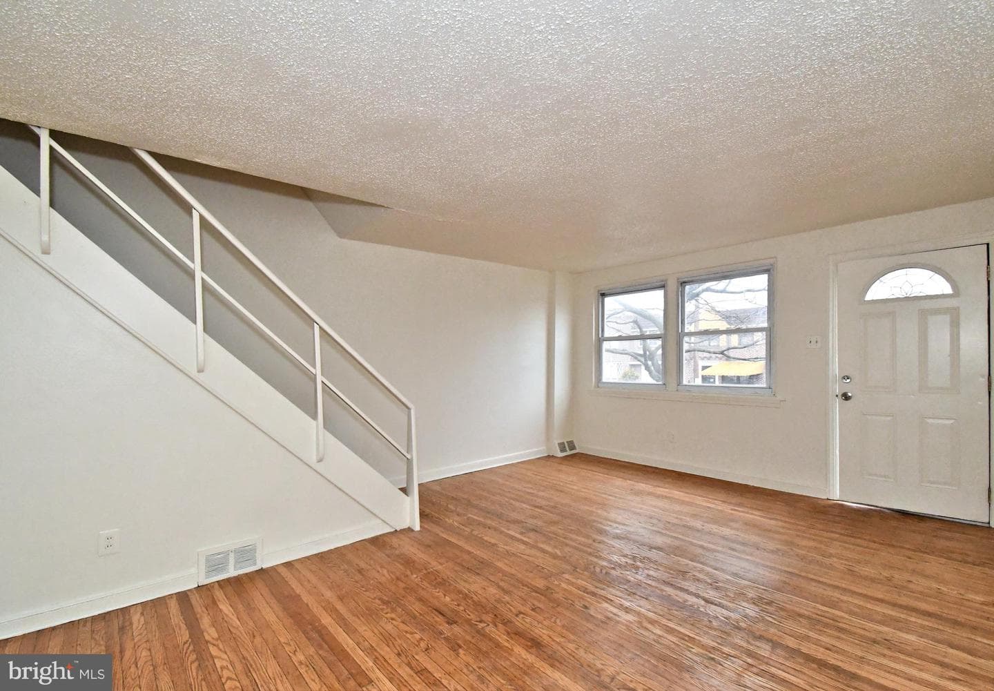 1107 E Sharpnack Street photo 9