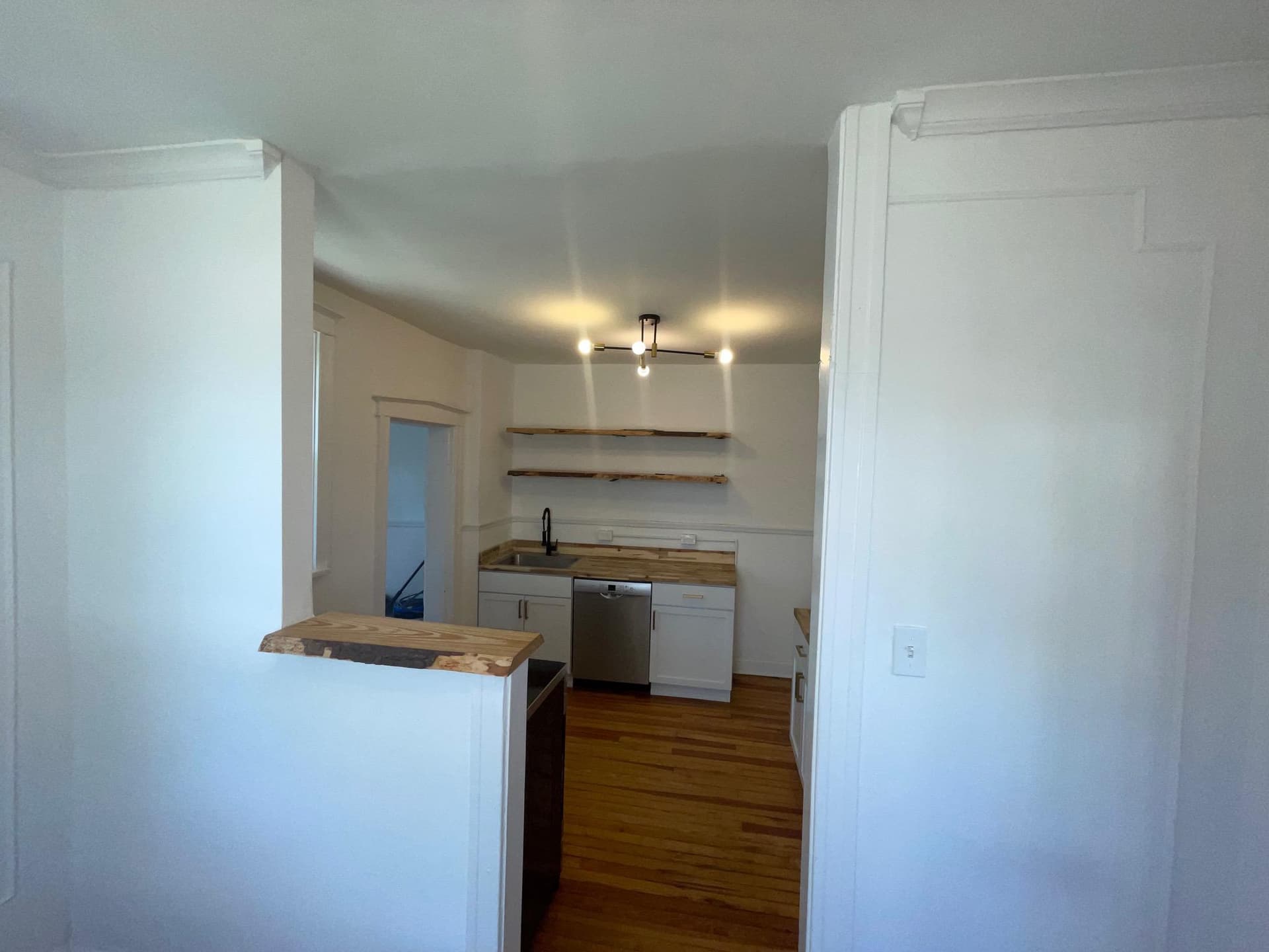 826 E Dorset Street photo 9