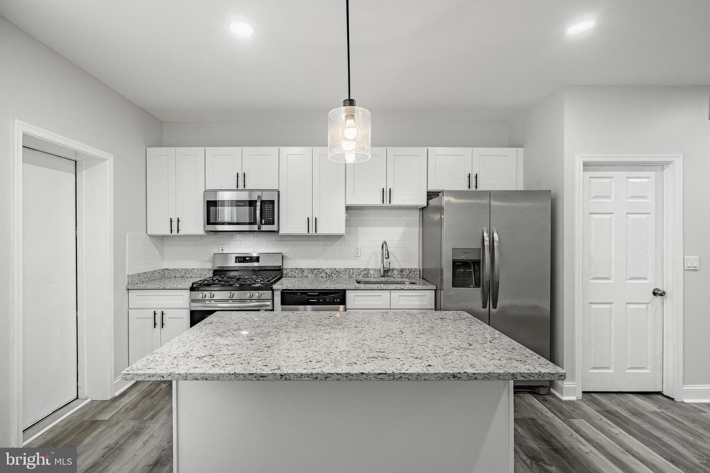 5302 Hadfield Street photo 9
