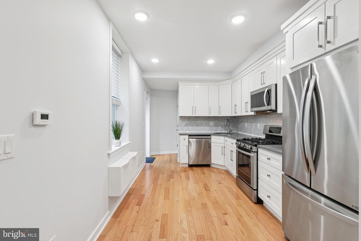 2019 W Girard Avenue photo 11