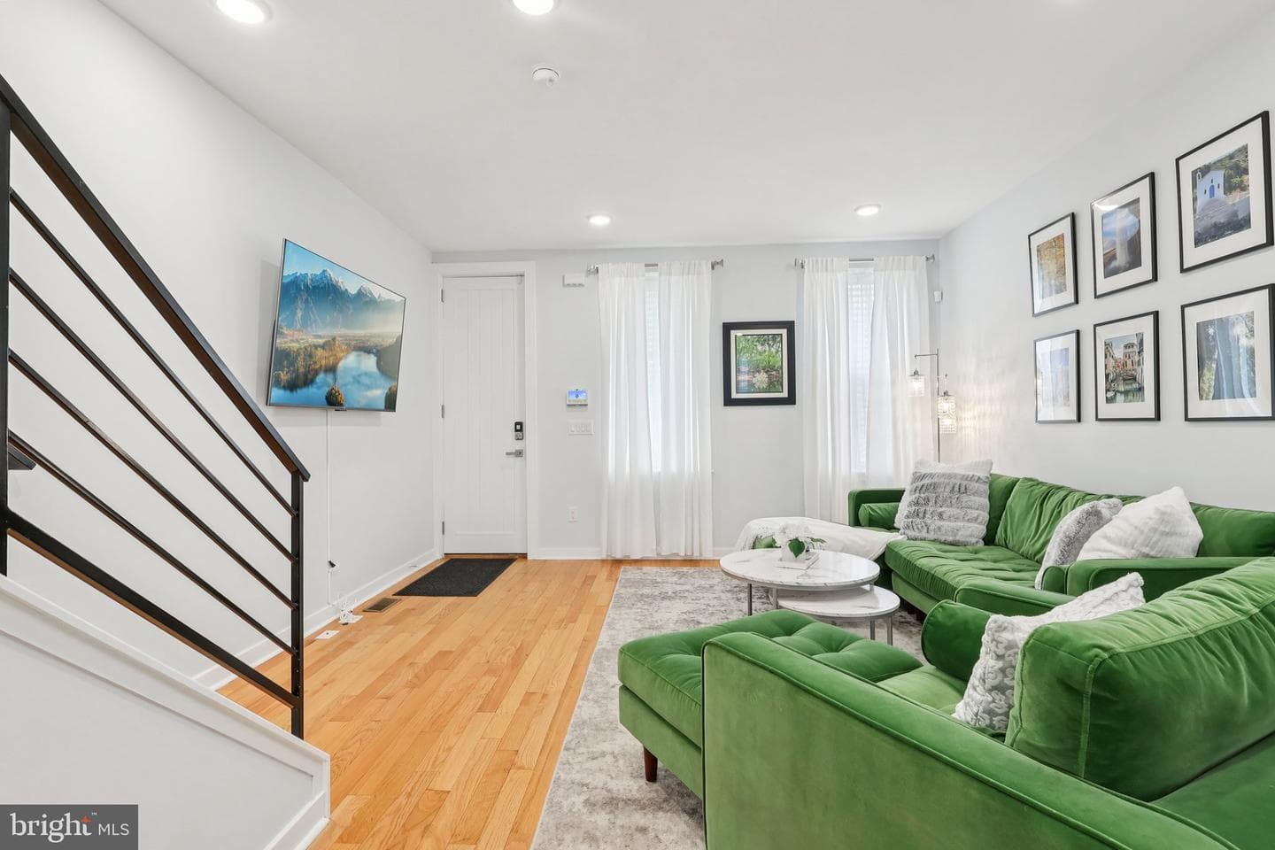 2019 W Girard Avenue photo 5