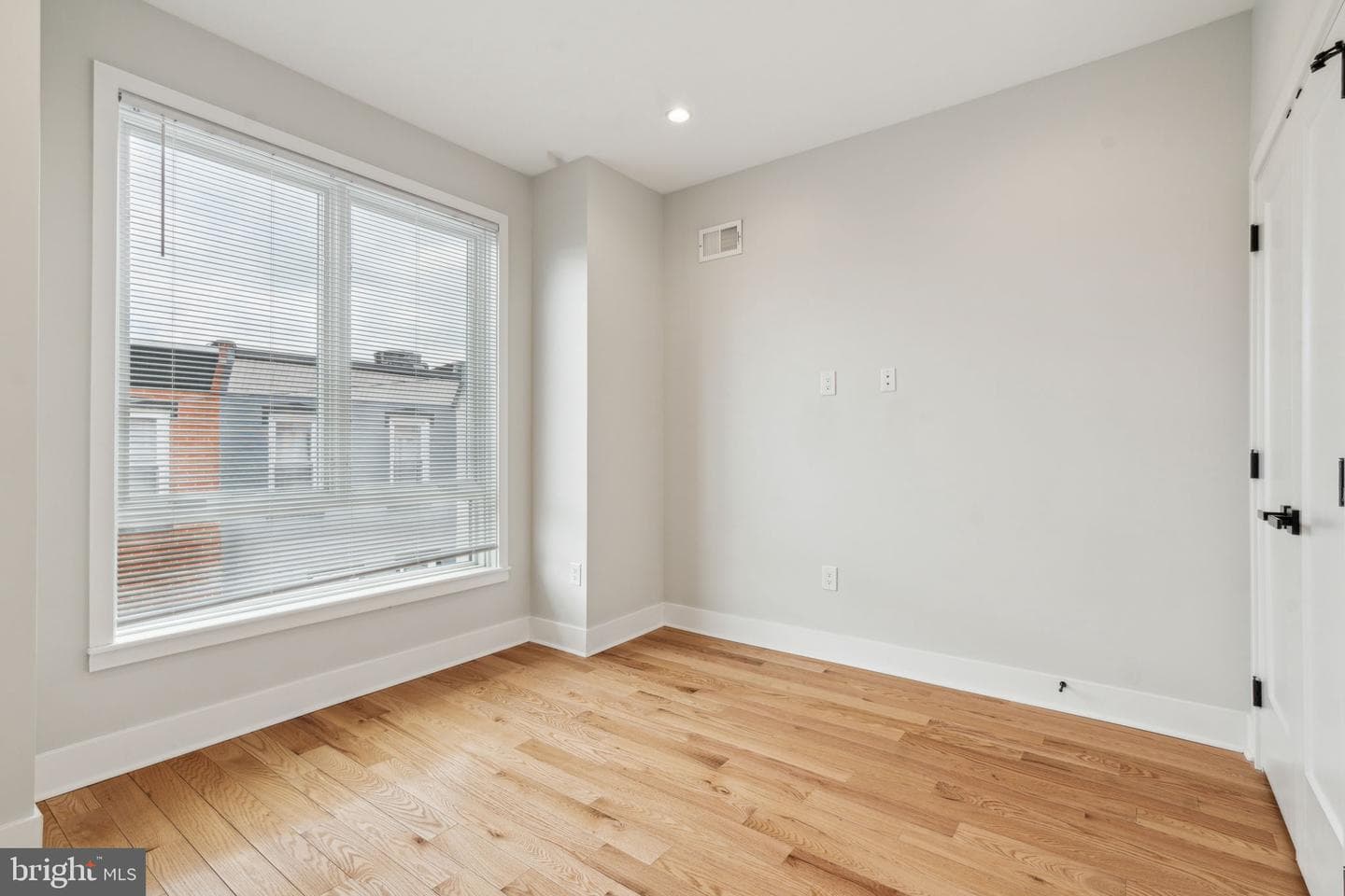 2507 Ingersoll Street photo 33
