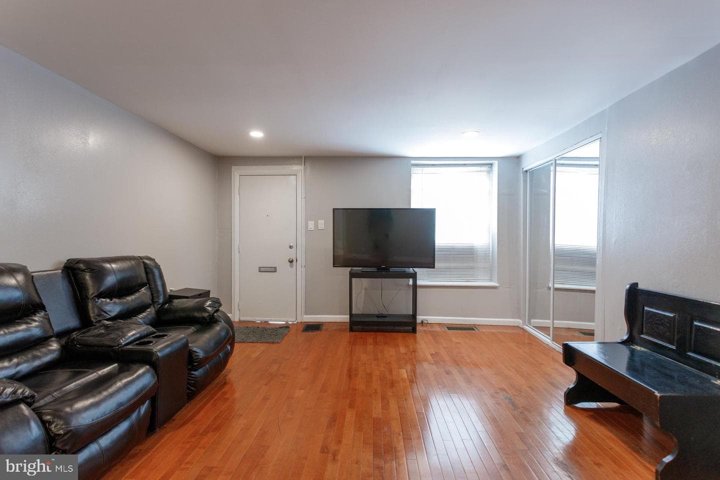 108 Roxborough Avenue photo 1