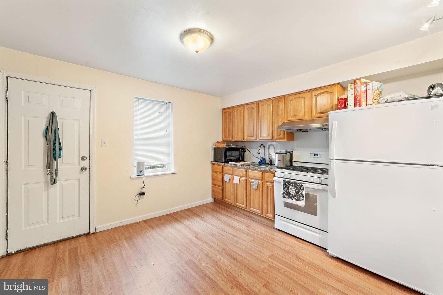 1715 W Thompson Street photo 6