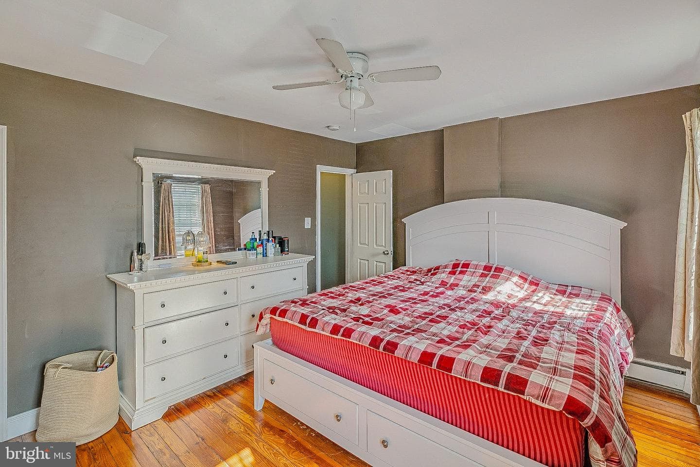 4468 Almond Street photo 18