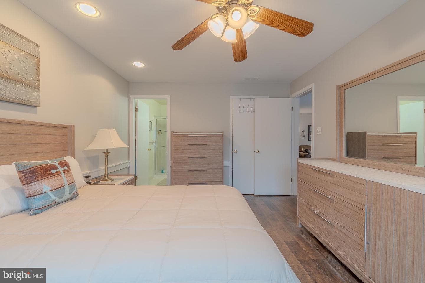 73207 Delaire Landing Road #207 photo 17