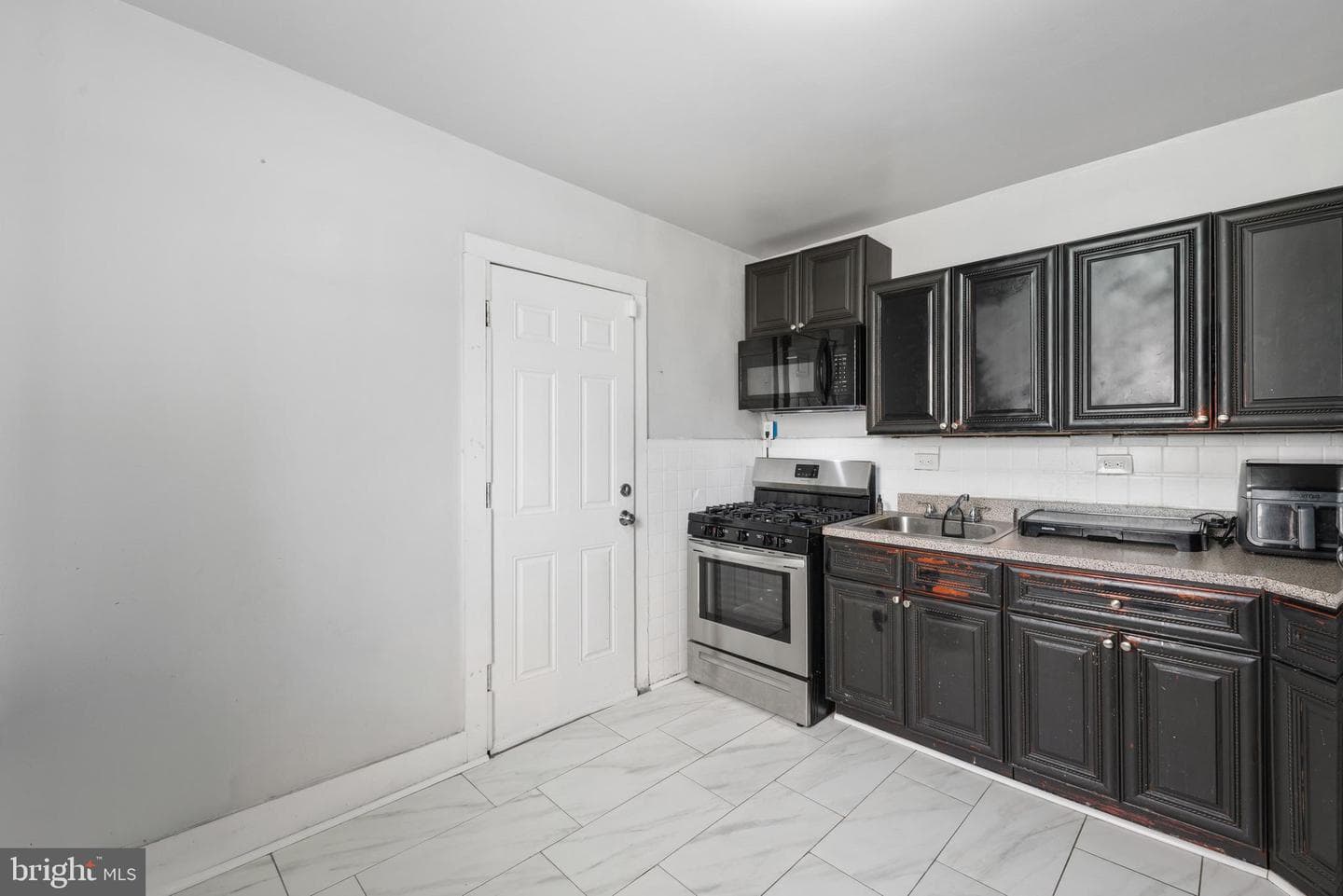 6084 Upland Street photo 9