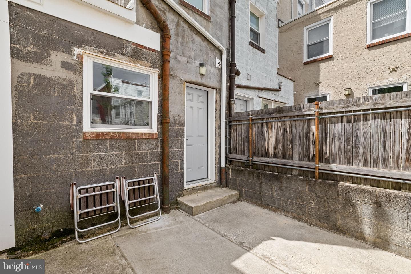 2175 E Hagert Street photo 29