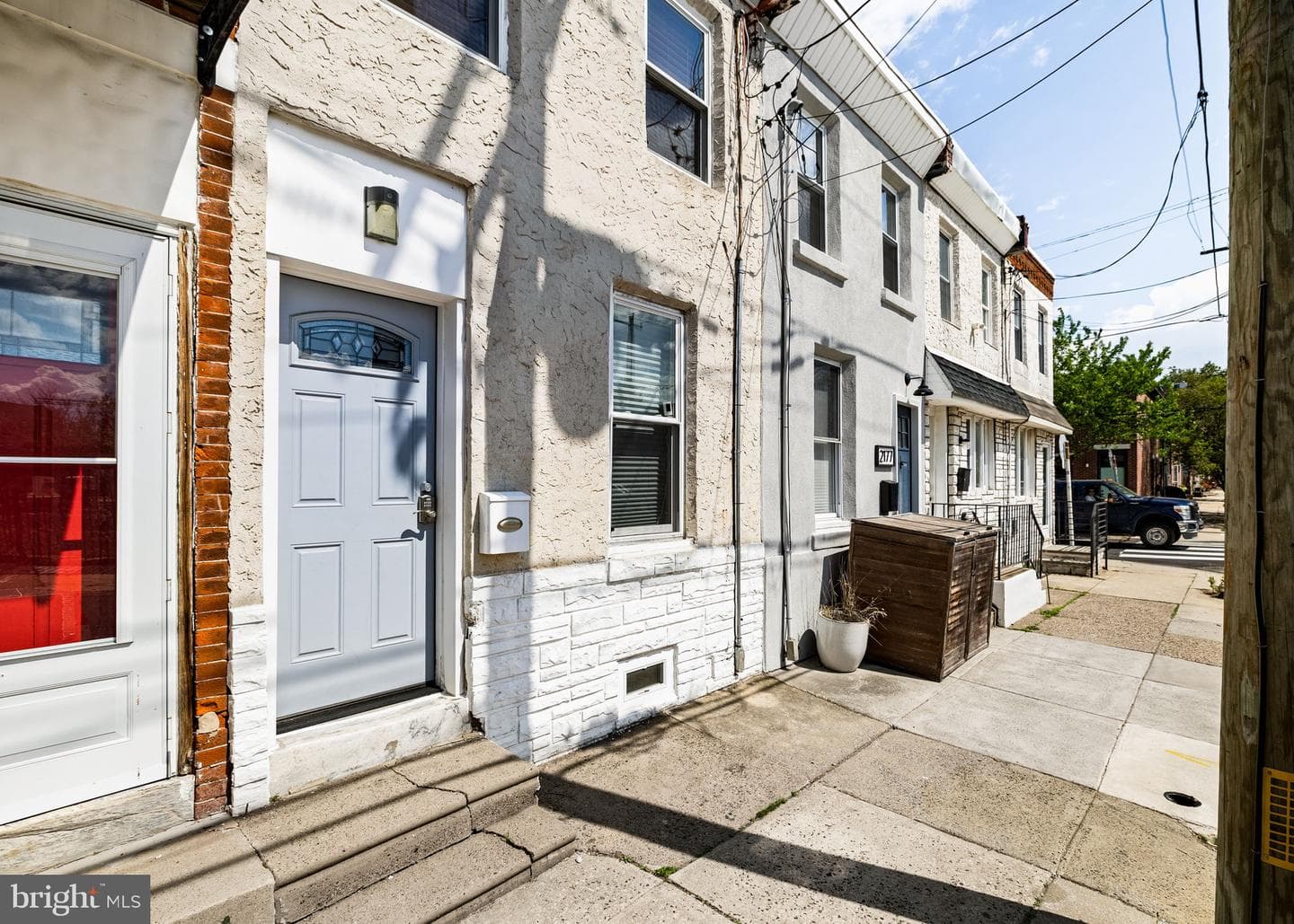 2175 E Hagert Street photo 3