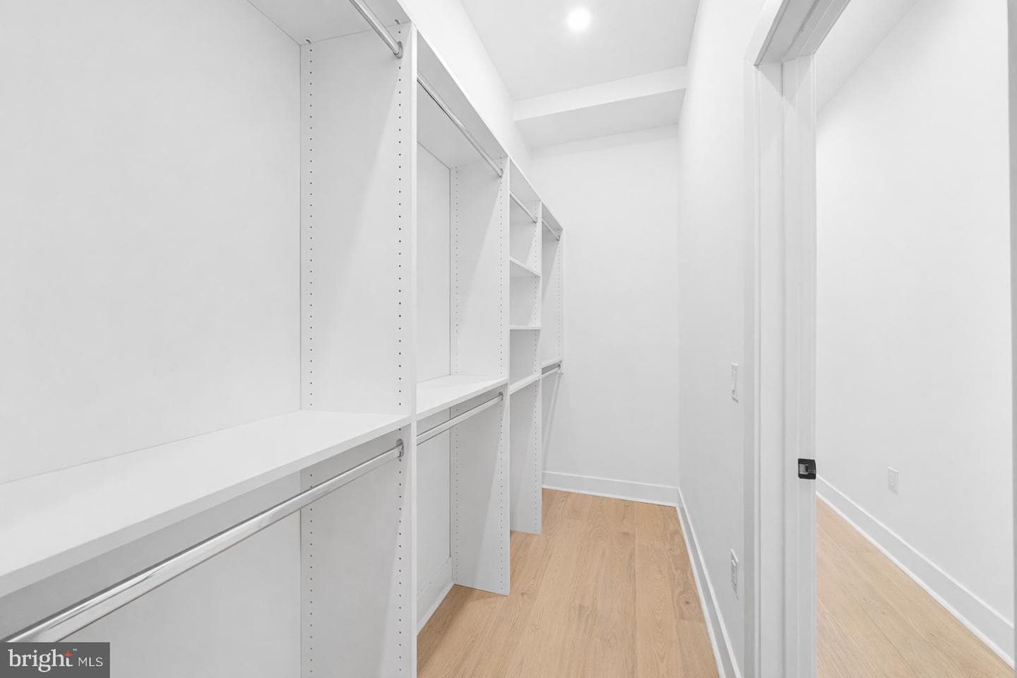 2512 E Cumberland Street photo 26