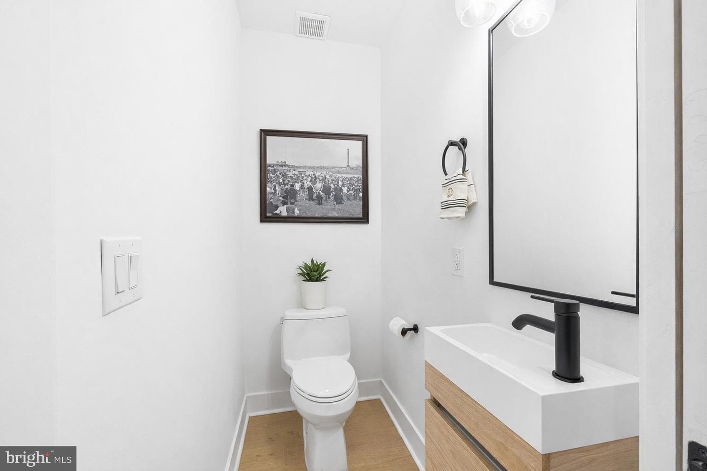2512 E Cumberland Street photo 28