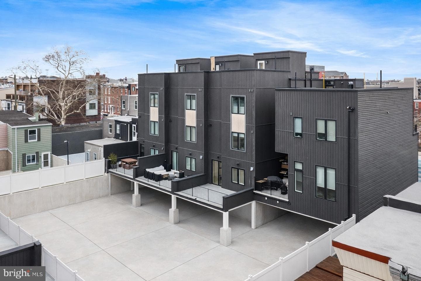 2512 E Cumberland Street photo 37