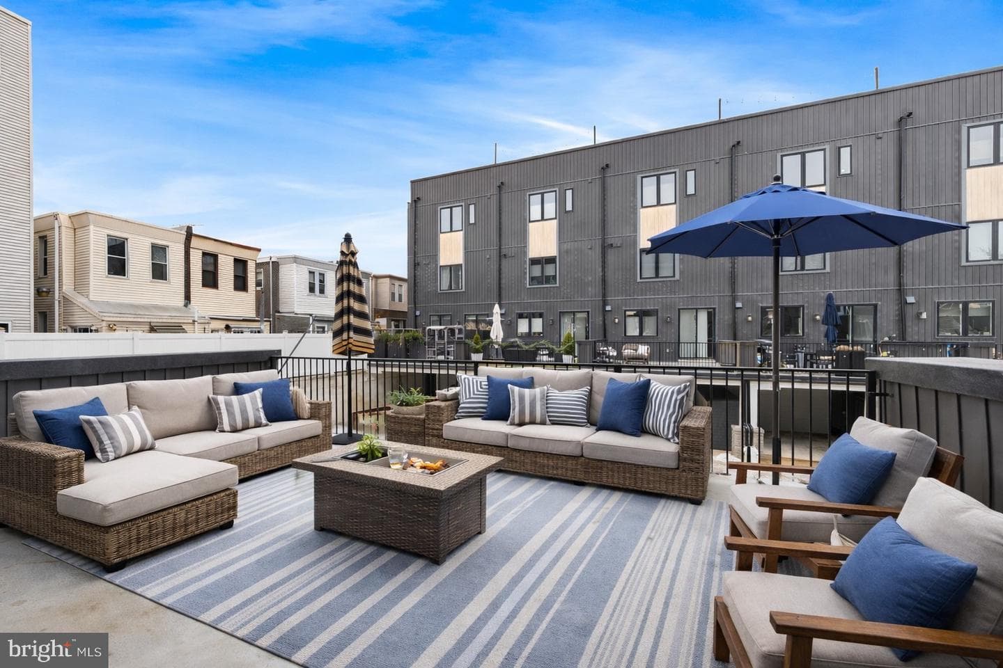 2512 E Cumberland Street photo 5