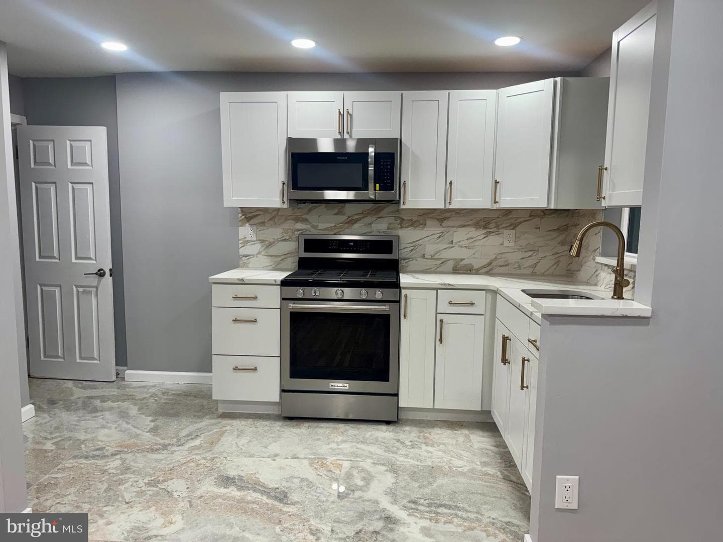 5441 Valley Street photo 8