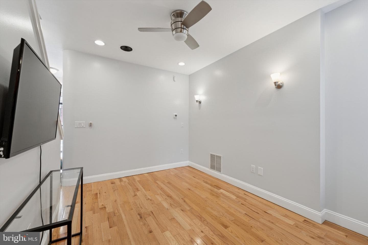 1825 N Willington Street photo 7