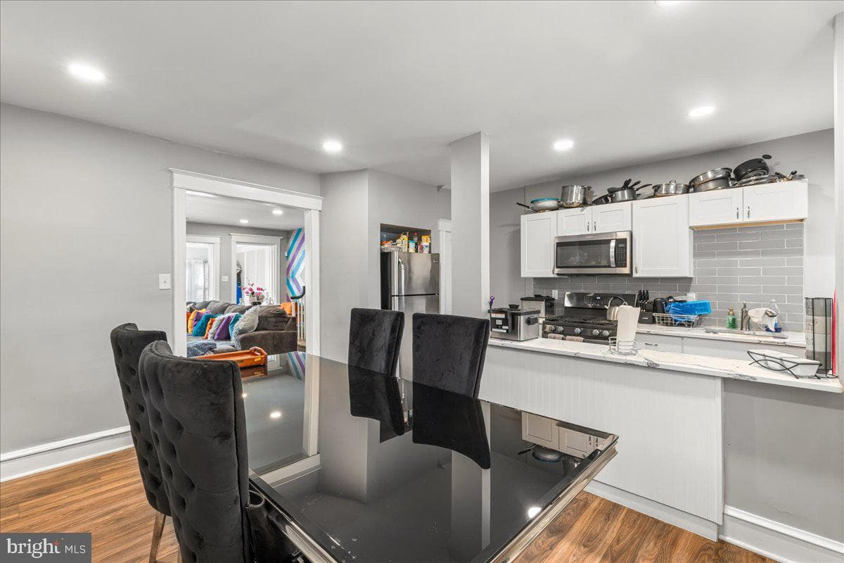 5211 Diamond St photo 13