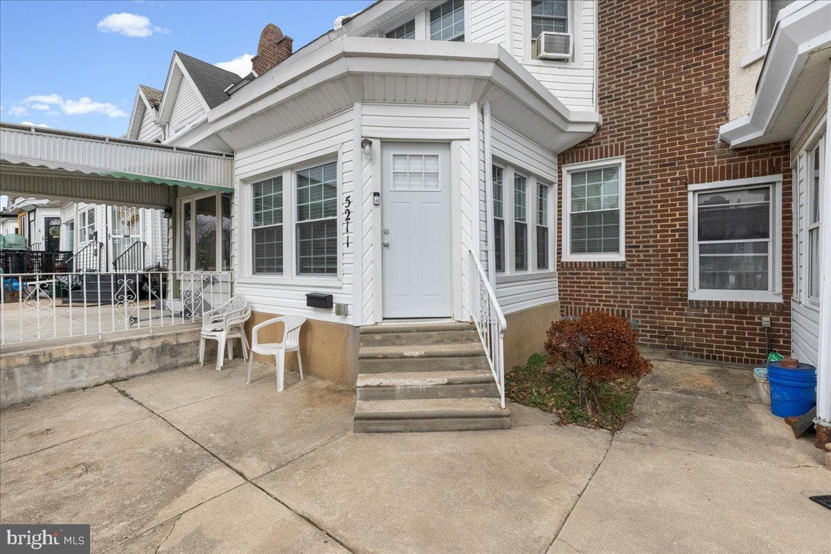 5211 Diamond St photo 2