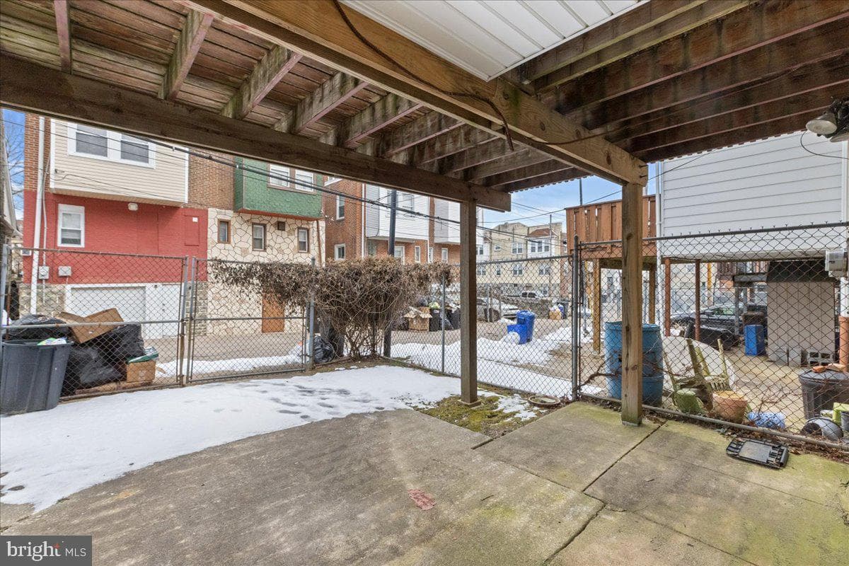 5211 Diamond St photo 31