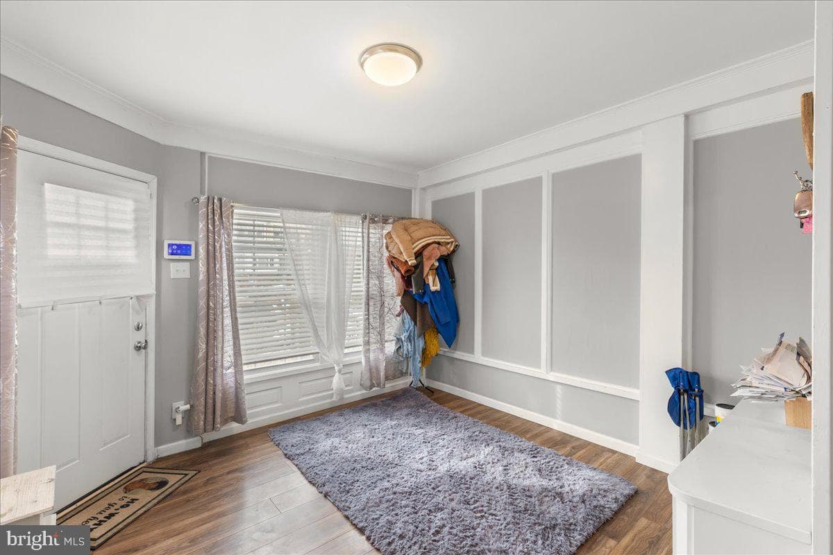 5211 Diamond St photo 4