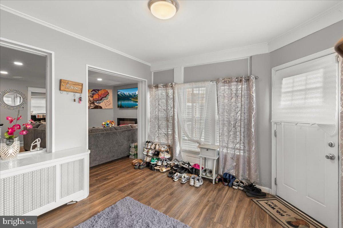 5211 Diamond St photo 5