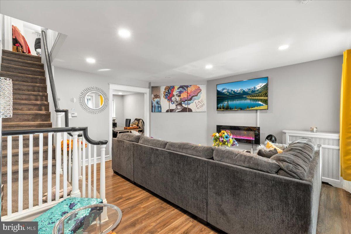 5211 Diamond St photo 7