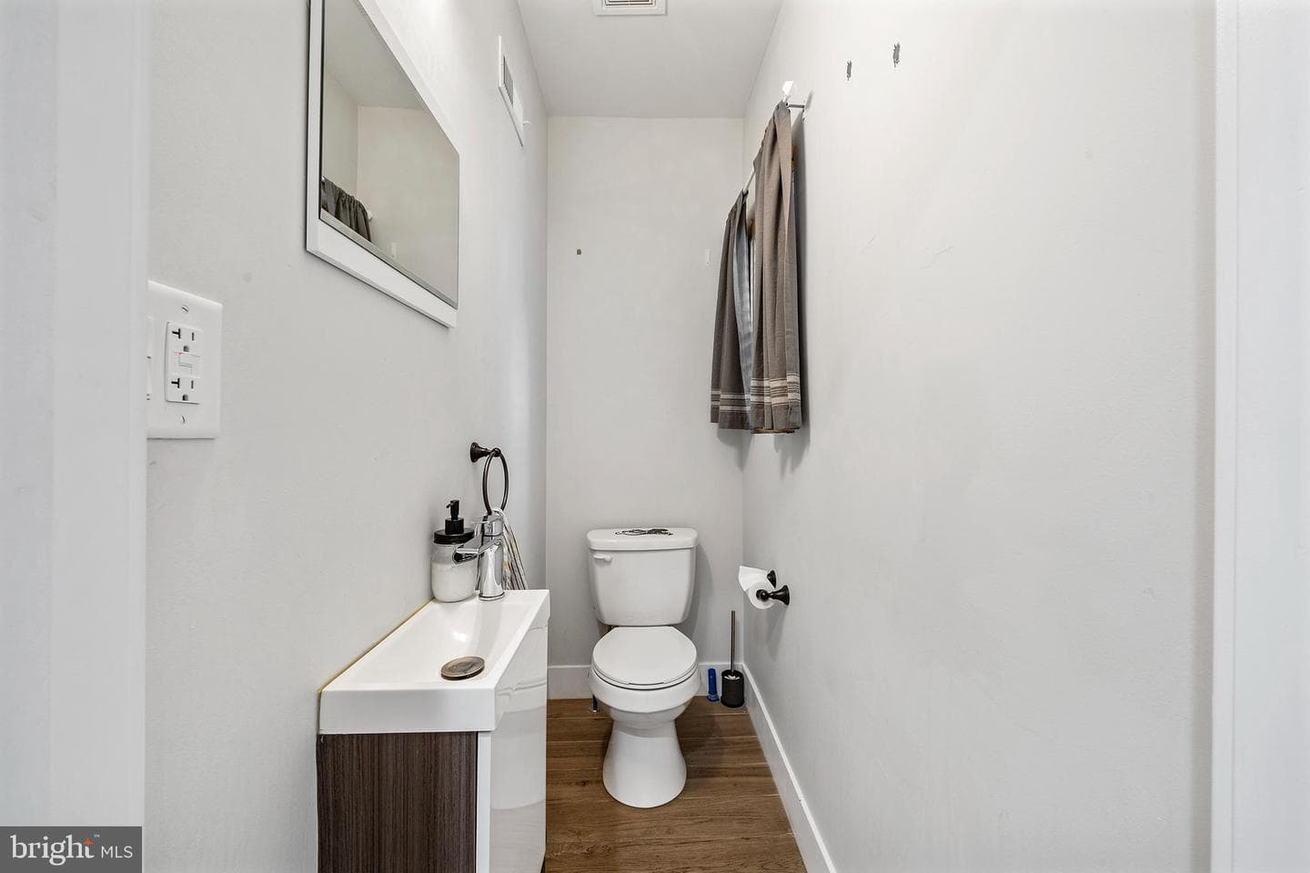2230 Watkins Street photo 9