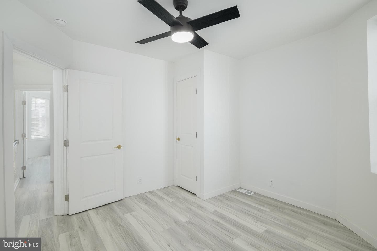 5513 Addison Street photo 16