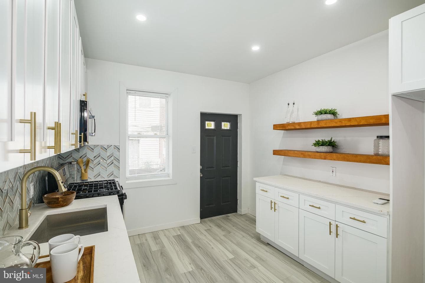5513 Addison Street photo 9