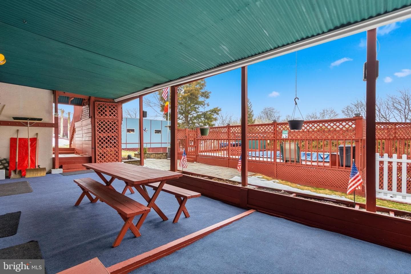 814 Caledonia Street photo 22