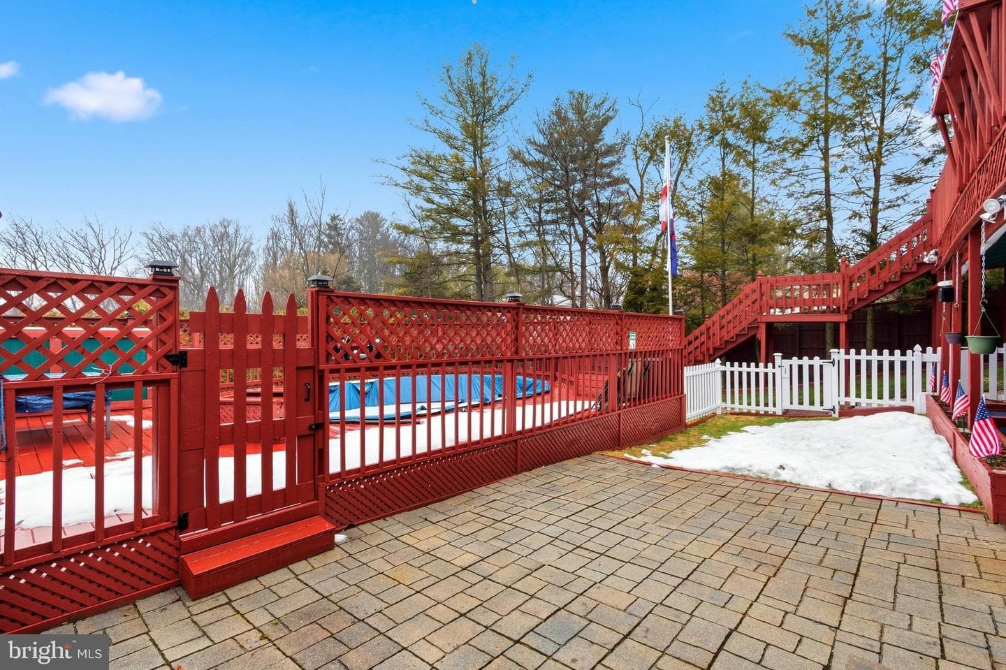 814 Caledonia Street photo 25